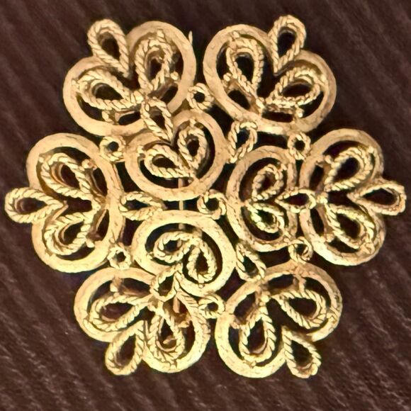 Vintage TRIFARI Gold-Tone Filigree Brooch – Ornate Scroll Design - Picture 13 of 15